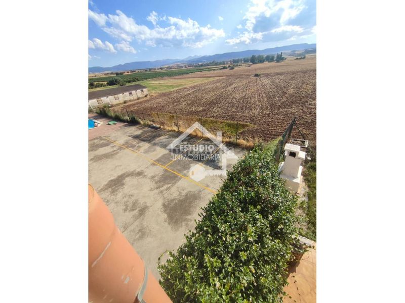 Foto c9e0b75b-797f-4e98-9a5f-4a9bede603d0. Pis amb calefacció aparcament piscina a Torrecilla sobre Alesanco