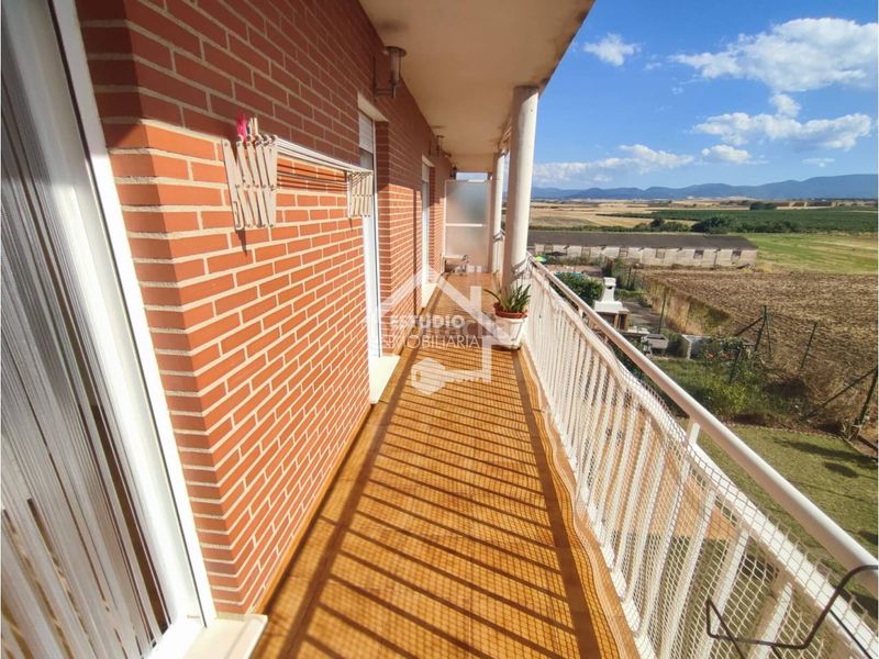 Foto ddb2fa9b-7c8c-4c44-87d1-438d4b68fda5. Pis amb calefacció aparcament piscina a Torrecilla sobre Alesanco