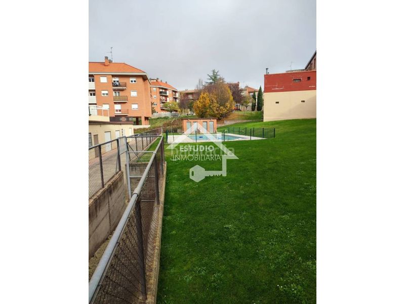 Foto c5740692-8dfc-4016-80bf-37c30bed0ec9. Local comercial a Navarrete