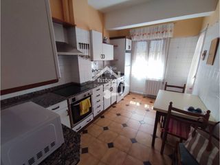 Rent Flat  Calle vélez de guevara. Alquiler de piso de 3 habitaciones sin ascensor