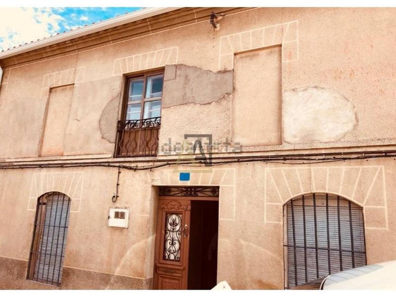 Foto 05d10338-aa07-41ef-88d5-f05eeed7ef6b. Casa  con terreno con tejado nuevo en Argujillo