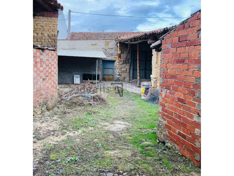Foto 0d7ad1a9-9bdb-40fa-b0e1-abfaa914a06c. Casa  con terreno con tejado nuevo en Argujillo