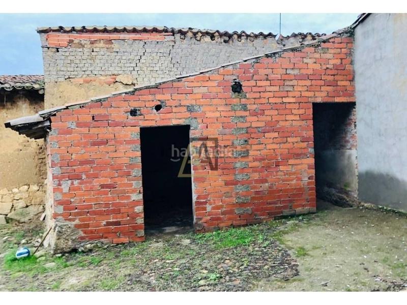 Foto 37b3a010-ee2a-4d69-9af7-b3e8f8b4a11b. Casa  con terreno con tejado nuevo en Argujillo