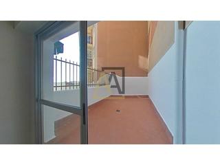 Appartement à Calle peña trevinca 29. Piso de cuatro habitaciones con patio  de 13m2  en peña trevinca