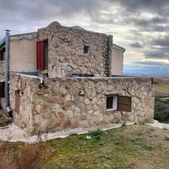 Casa  Calle zamora. Singular casa de dos plantas en el teso del pueblo
