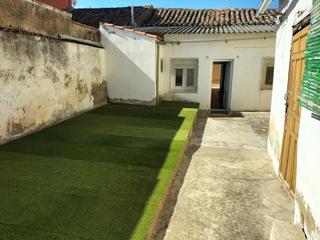 Casa a Calle de fernando ii de león 7. Casa para reformar con patio y merendero en benavente