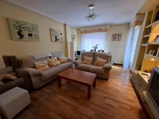 Appartement à Calle federico cantero villamil 7. Piso de tres habitaciones con plaza de garaje zona estacion de a