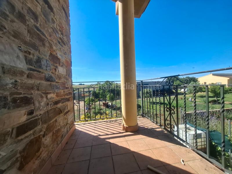 Foto f3c9a87c-05a7-4e52-a9eb-2f7168eb3abc. Chalet impresionante chalet con piscina cubierta en alto san isidro en Zamora