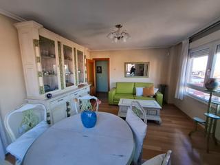 Pis  Avenida del cardenal cisneros 58. Piso de tres habitaciones en las viñas