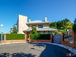 Casa a Oviedo - urbanización monte alto 22. Te gustaría disfrutar del lujo de vivir en una casa independient