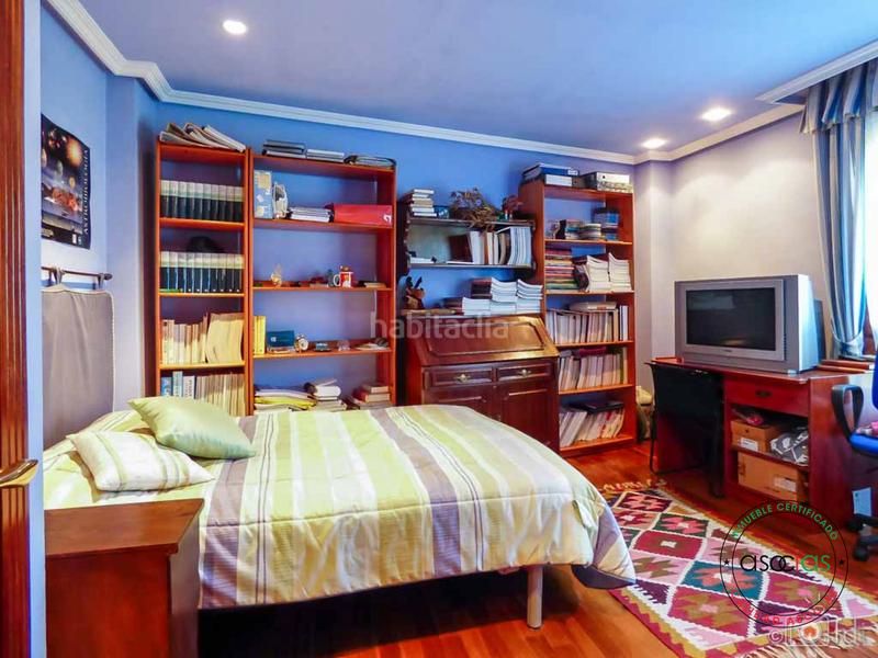 Foto 42f547af-21eb-43ad-913f-a41278446543. Casa in Oviedo - urbanización monte alto 22 in Parroquias Norte - Naranco Oviedo
