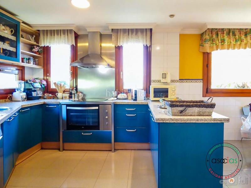 Foto a11f00fc-6f59-4281-8ffc-68fda1886a2c. Casa in Oviedo - urbanización monte alto 22 in Parroquias Norte - Naranco Oviedo