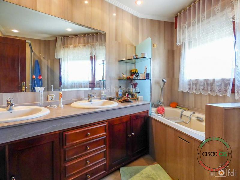 Foto d17eb3af-b2b1-4b96-96ca-7834d3406f95. Casa in Oviedo - urbanización monte alto 22 in Parroquias Norte - Naranco Oviedo