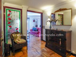 Affitto Appartamento in Gijón - c/ llanes 2. Disponible de septiembre a junio. fantástico piso de tres habita