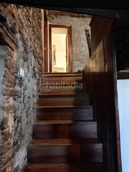 Foto 2f0a9263-2c11-4101-beeb-2f4ec59d6141. Casa adossada a Mañón