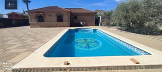 Chalet à Carlota (La). Se vende precioso chalet  con piscina en una parcela de 1240m2.