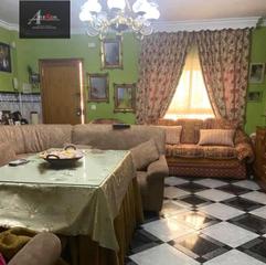 Casa adossada a Écija. Se vende casa adosada en zona del ferrocarril.