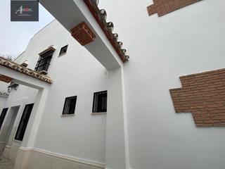 Pis en cija. Se vende piso bajo, renta libre, zona centro, de nueva construcc