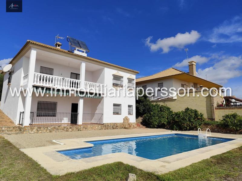 Foto 4a5f0423-e905-41af-a7d5-4ba318b3ad3c. Xalet amb aparcament piscina a Écija