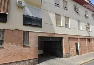 Parking coche en Écija. Cochera cerrada  en zona de las huertas