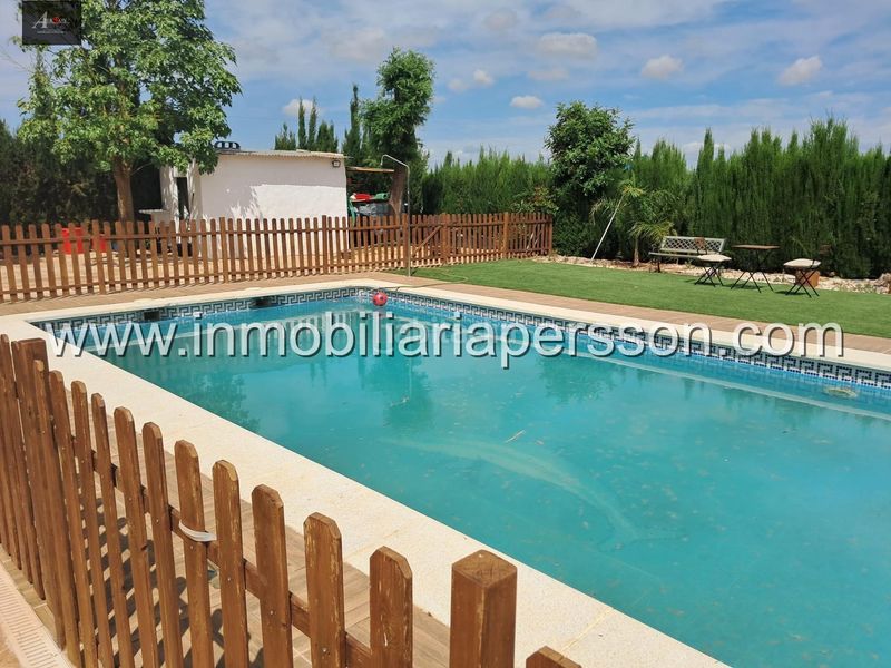 Foto 216a9fb7-c71c-42e8-8296-5d2b2e120f25. Masia amb piscina a Fuente Palmera