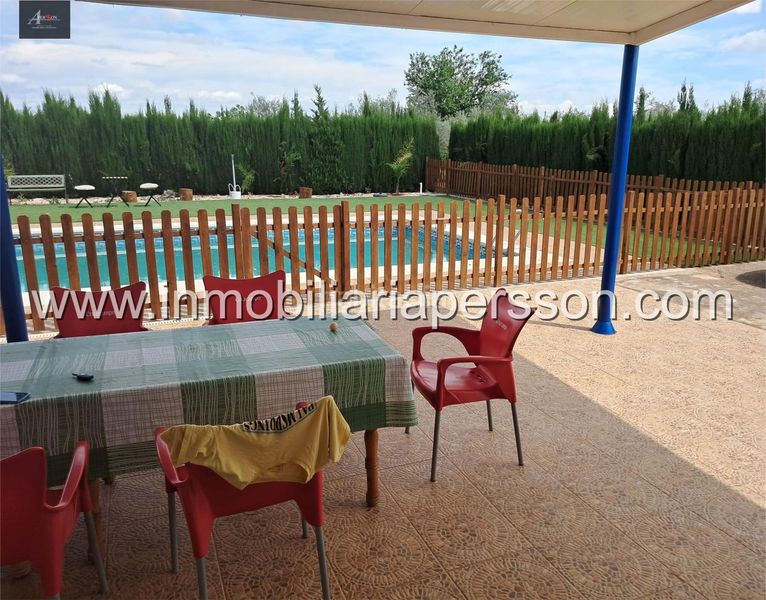 Foto b01fb7a1-6c3b-47a6-8340-f30e9567758e. Masia amb piscina a Fuente Palmera