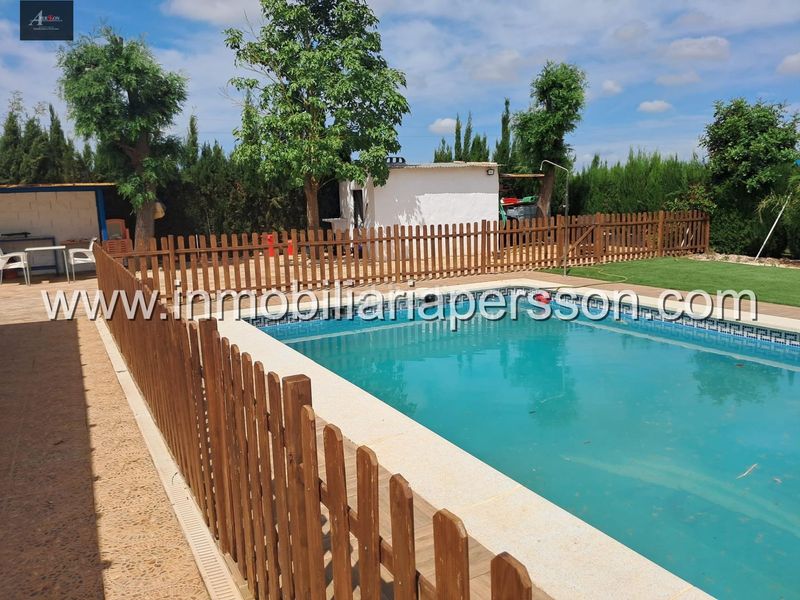 Foto da676e6f-259e-4598-a8a6-e4351f2dd6c3. Masia amb piscina a Fuente Palmera