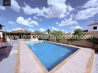 Chalet in Fuente Palmera. Tu refugio perfecto a un paso de écija te está esperando!