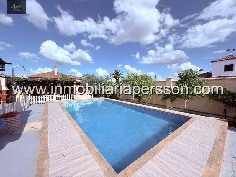 Foto 2c40f1e4-e09f-4e81-b8b8-7778ad36ab7e. Xalet amb aparcament piscina a Fuente Palmera