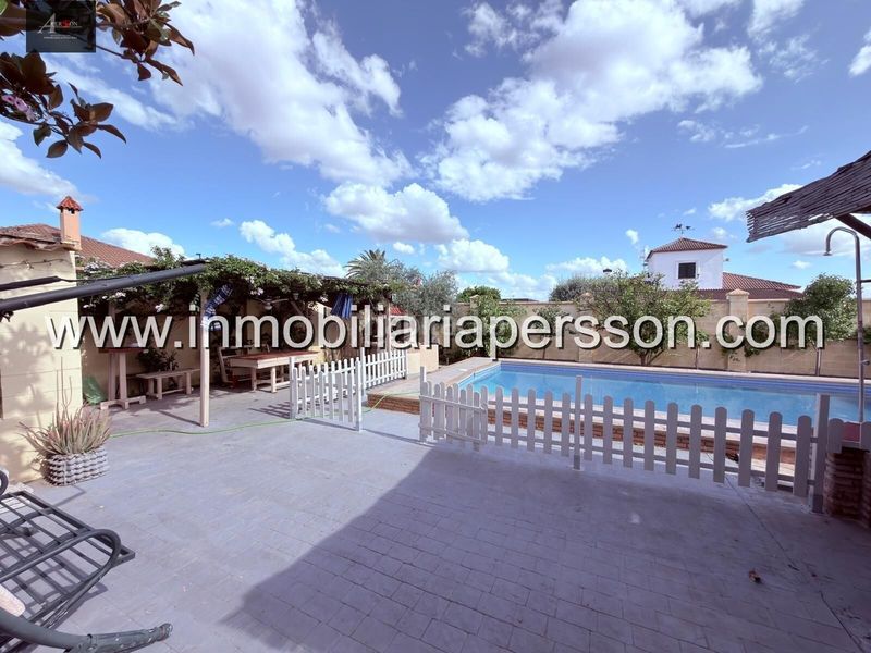 Foto b916de0c-921e-4bfe-a9c5-cf874cc25871. Xalet amb aparcament piscina a Fuente Palmera