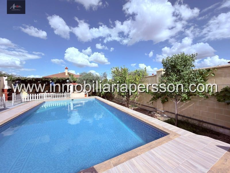 Foto cf767add-e826-4bf3-ae8c-668bcd248561. Xalet amb aparcament piscina a Fuente Palmera