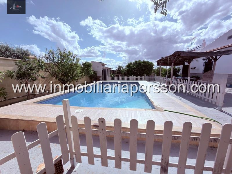 Foto de7eb784-cf3b-43c4-9311-9ea898fd2729. Xalet amb aparcament piscina a Fuente Palmera