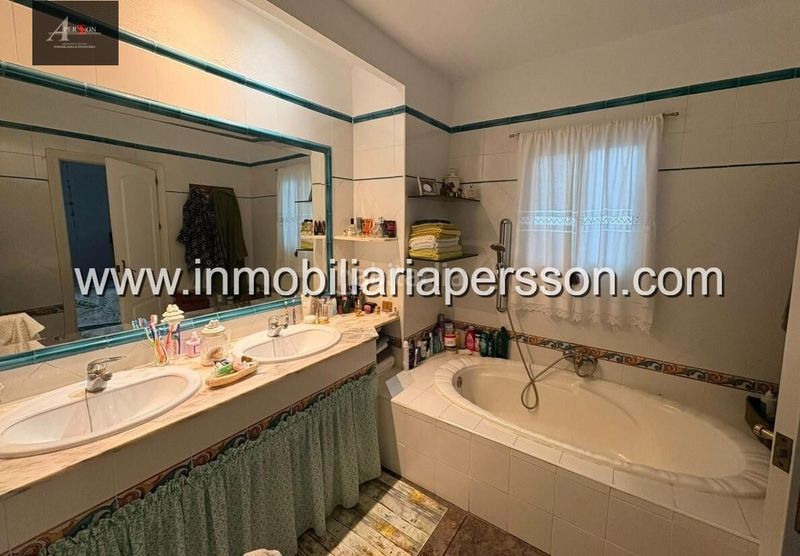Foto ad9f3617-7ca4-4702-82fb-d2b2060bf9d2. Casa amb aparcament a Écija