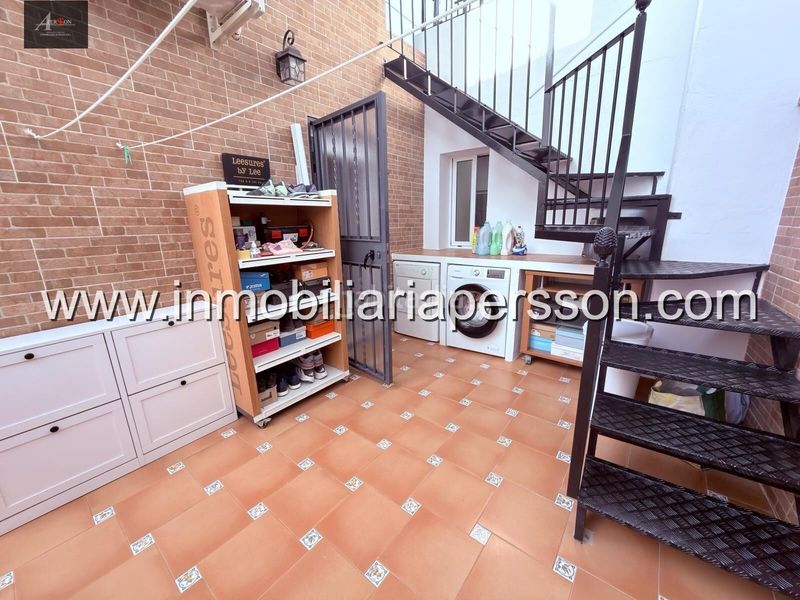 Foto b4a37dbb-551e-414c-b82a-50fc3c35636e. Casa adossada amb aparcament a Écija