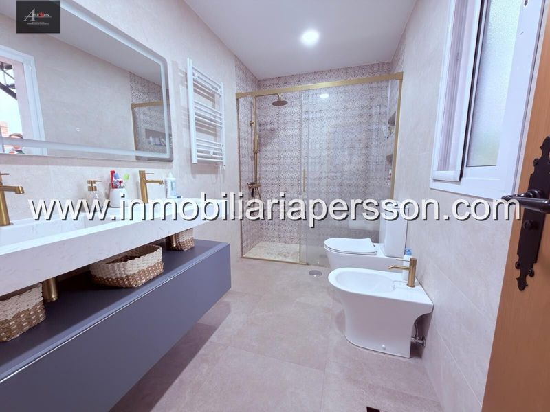 Foto bc453d25-1219-4375-8c7b-cee63a1359de. Casa adossada amb aparcament a Écija