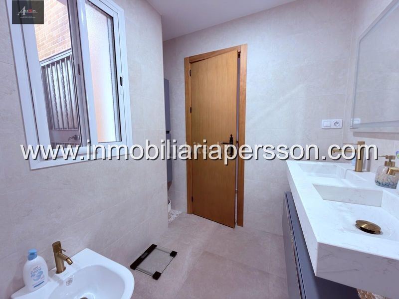 Foto fc6b1e30-4b6d-4215-87d1-586a79893f23. Casa adossada amb aparcament a Écija