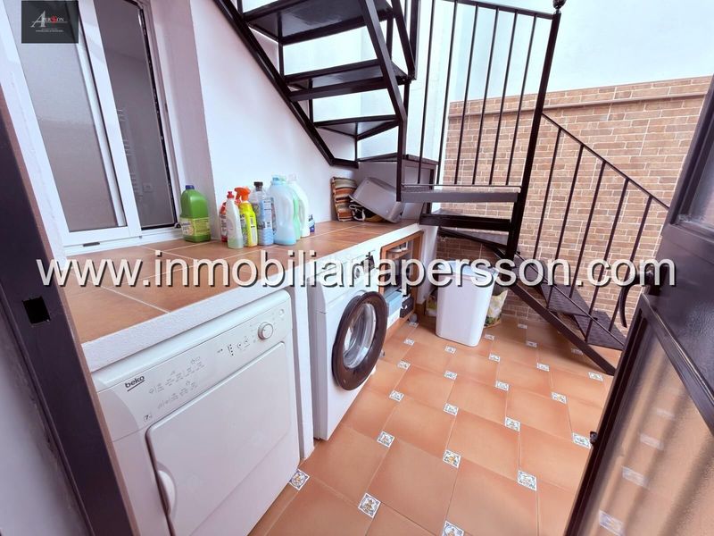Foto ffaac4d2-3c12-48a1-bc09-02fe6f3c7cdc. Casa adossada amb aparcament a Écija