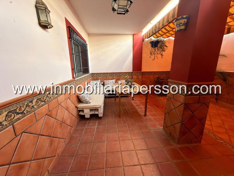Foto 5aecca7e-987a-436d-a48c-0314df6d10c9. Casa adossada amb aparcament a Écija
