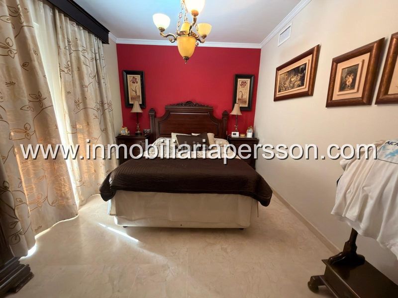 Foto 8a7206e8-9c71-4571-a026-1570744d643e. Casa adossada amb aparcament a Écija
