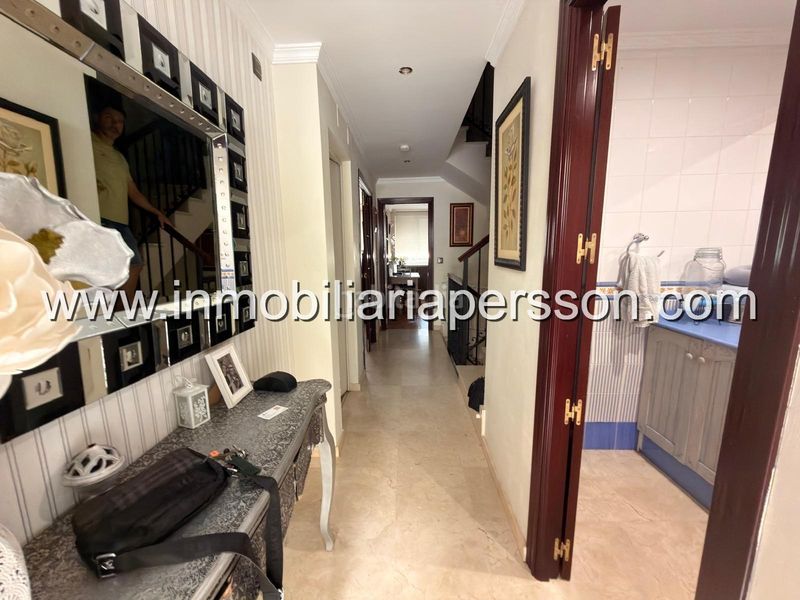 Foto a106724c-371c-4932-b1b6-a4e69baf324f. Casa adossada amb aparcament a Écija