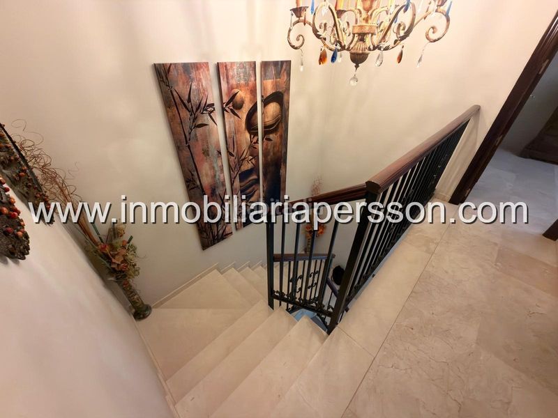 Foto b73f8868-b4d0-45f7-b84a-270b6b1b626f. Casa adossada amb aparcament a Écija