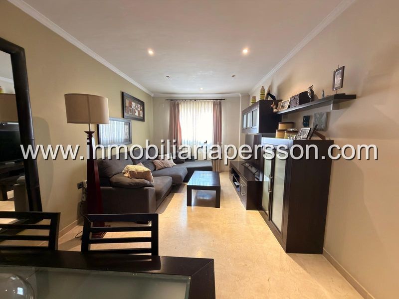 Foto c51f75e0-a3c4-45fe-bac0-fa7ffcb3f51e. Casa adossada amb aparcament a Écija