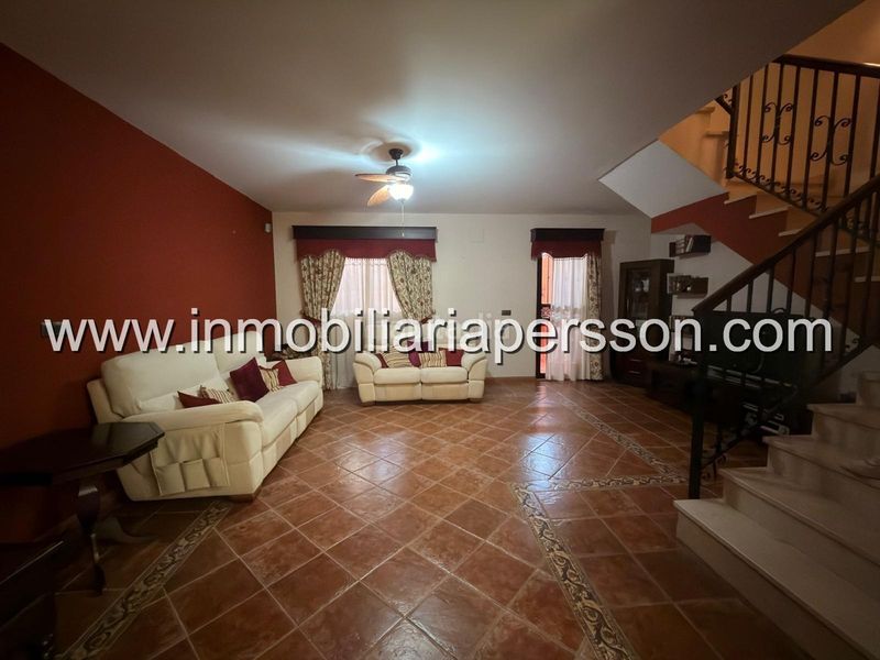 Foto fce4e507-c66d-4734-a8ba-1fe78a172cef. Casa adossada amb aparcament a Écija