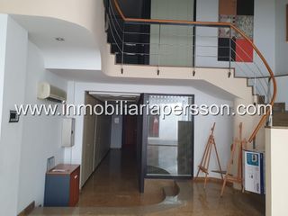 Edificio in Écija. Edificio de oficinas exclusivo en pleno corazón de écija