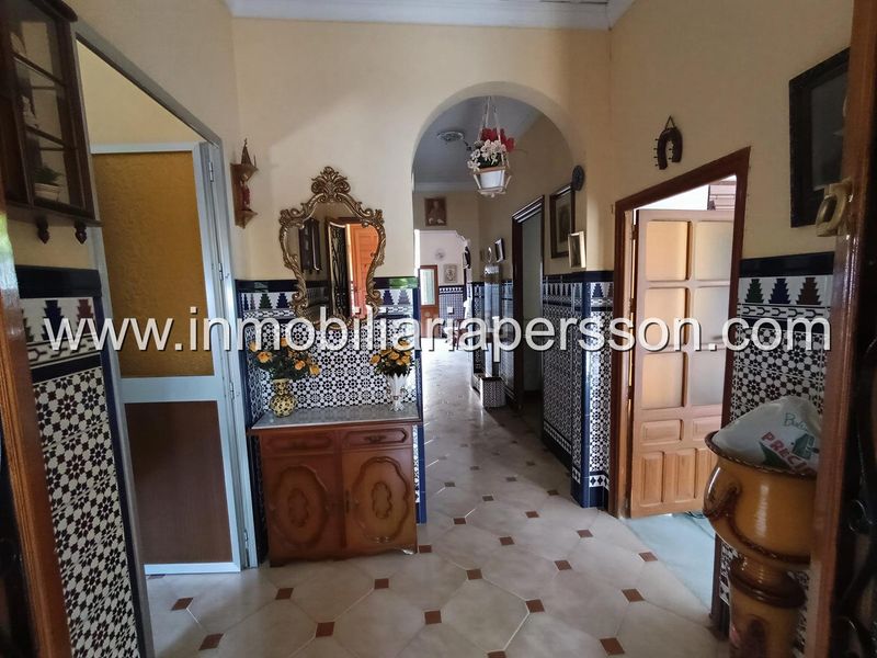 Foto bfab8e4c-a617-4a38-a1ae-b0f75bdd30a6. Casa adossada amb aparcament a Écija