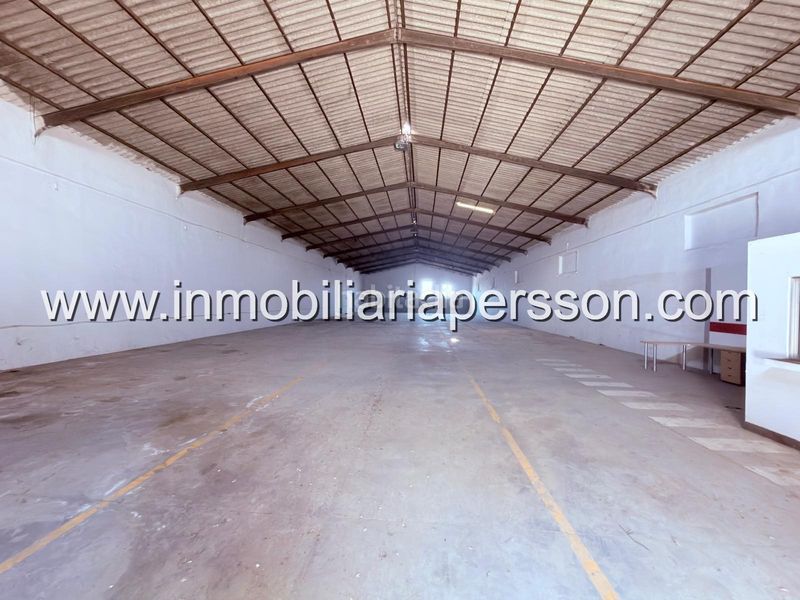Foto fc7a5d22-31c6-4bae-8e50-647589c08f8c. Nau industrial a Écija