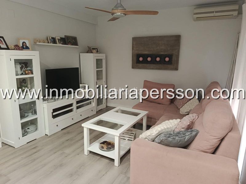 Foto d9768efb-4aeb-435f-8746-9d9a179f2721. Casa adossada amb aparcament a Écija