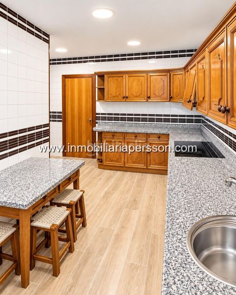 Foto fe488011-9369-43ea-80f2-7c27a0813676. Pis amb aparcament a Écija