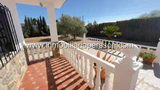 Chalet in Carlota (La). Chalet independiente en parcela urbana de 2.409 m2 y piscina en