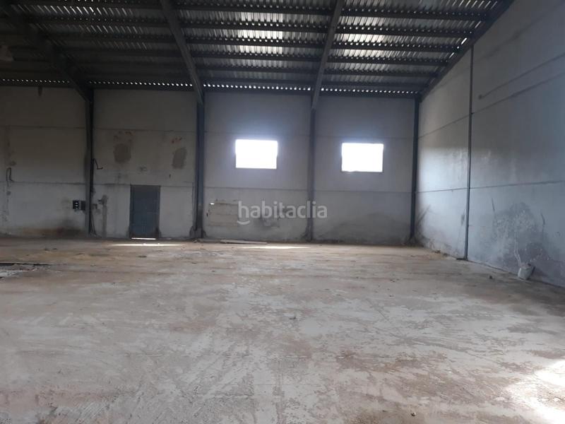 Foto befbbeeb-c5e4-4575-89aa-e46a5409b565. Fabrikhalle in Benamejí